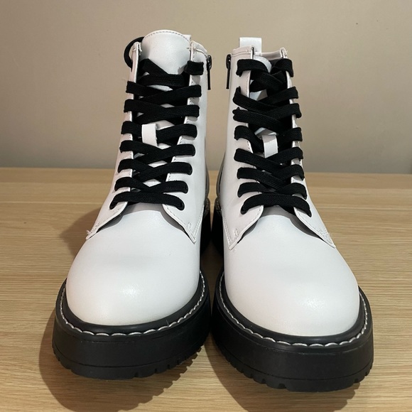 👖👢⭐️MADDEN GIRL KURRT ANKLE WHITE COMBAT BOOTS…Sz 6…New in box. - Picture 10 of 16